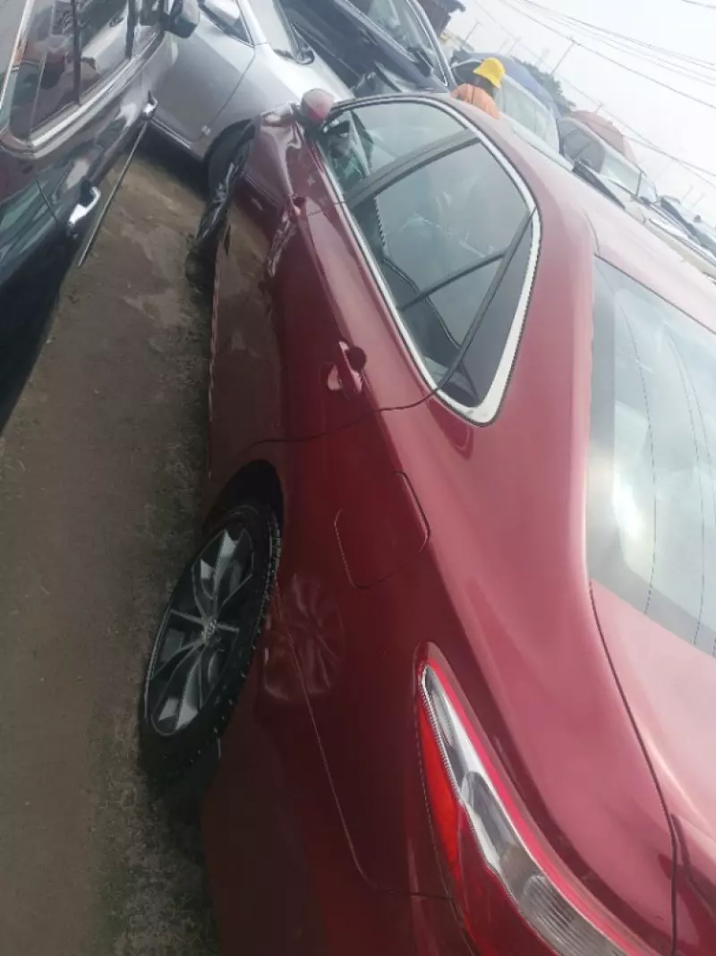 Toyota camry   - 2016