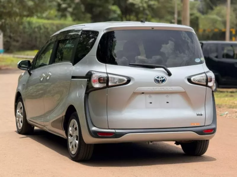 Toyota Sienta Hybrid    - 2017