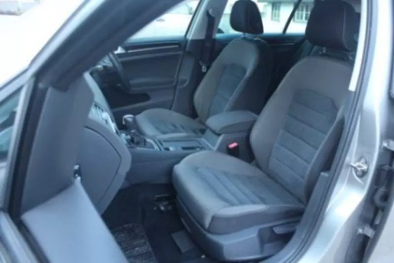 Volkswagen Golf   - 2017