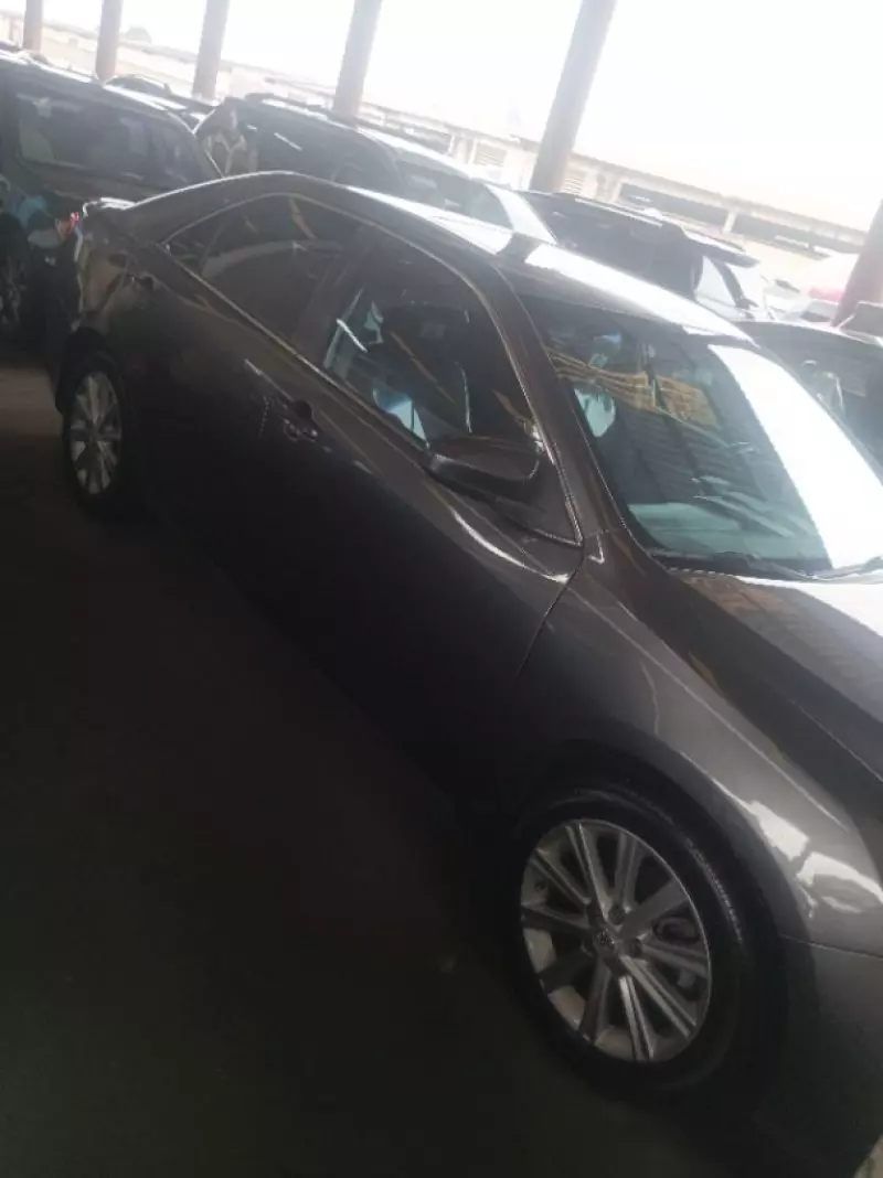Toyota camry   - 2013