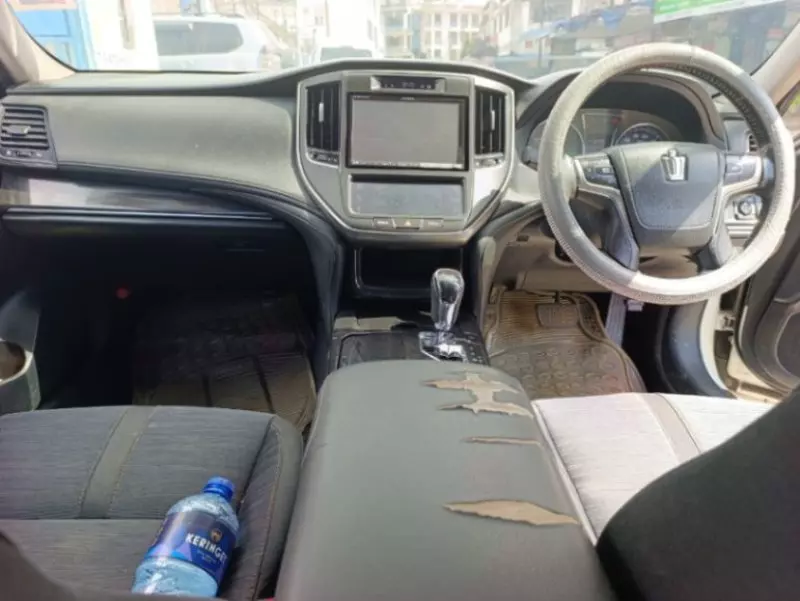 Toyota Crown   - 2013