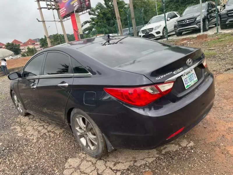 Hyundai Sonata   - 2011