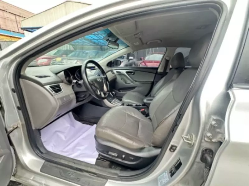 Hyundai Elantra - 2013
