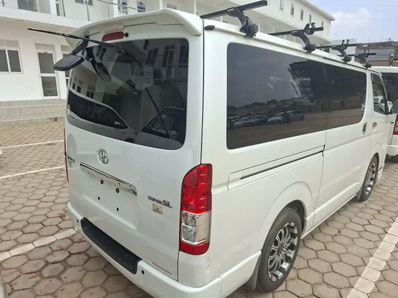 Toyota Hiace   - 2012