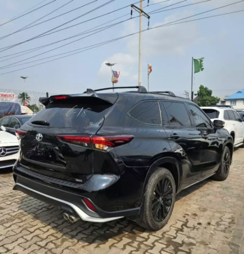 Toyota Highlander   - 2024