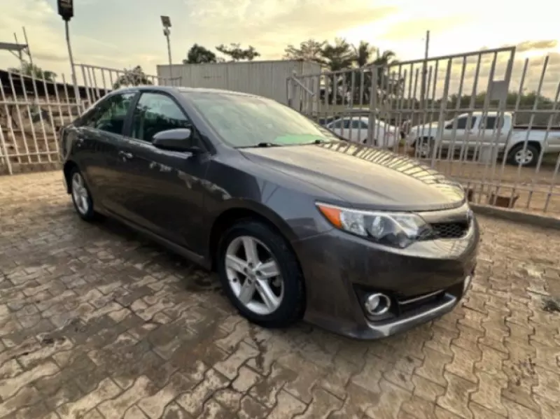 Toyota Camry   - 2012