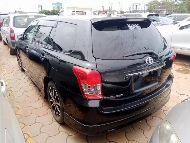 Toyota Fielder    - 2012