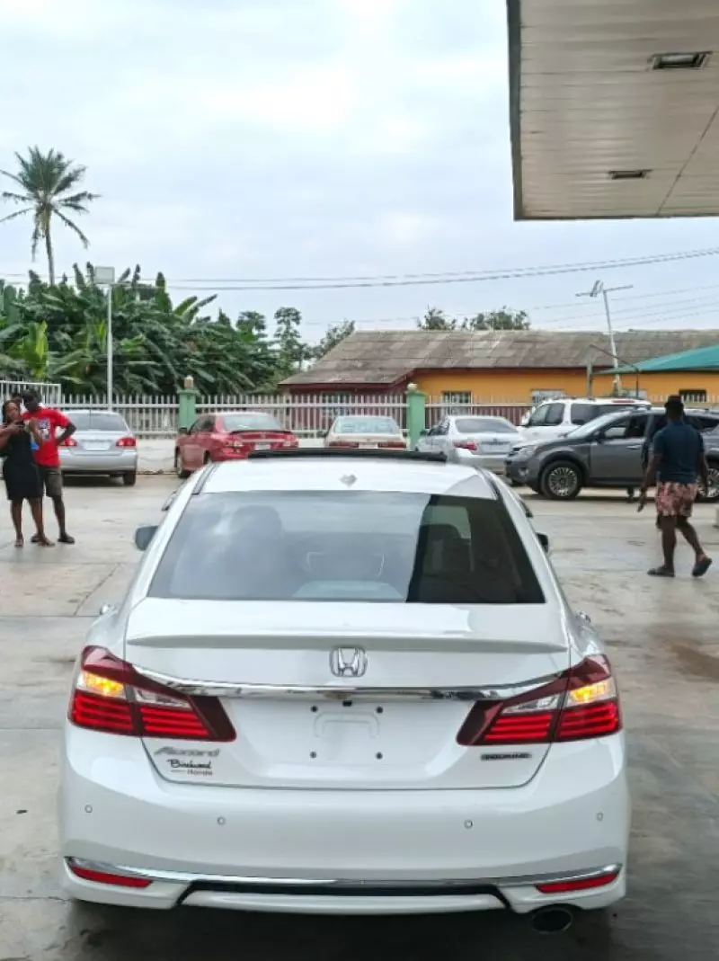 Honda Accord   - 2017