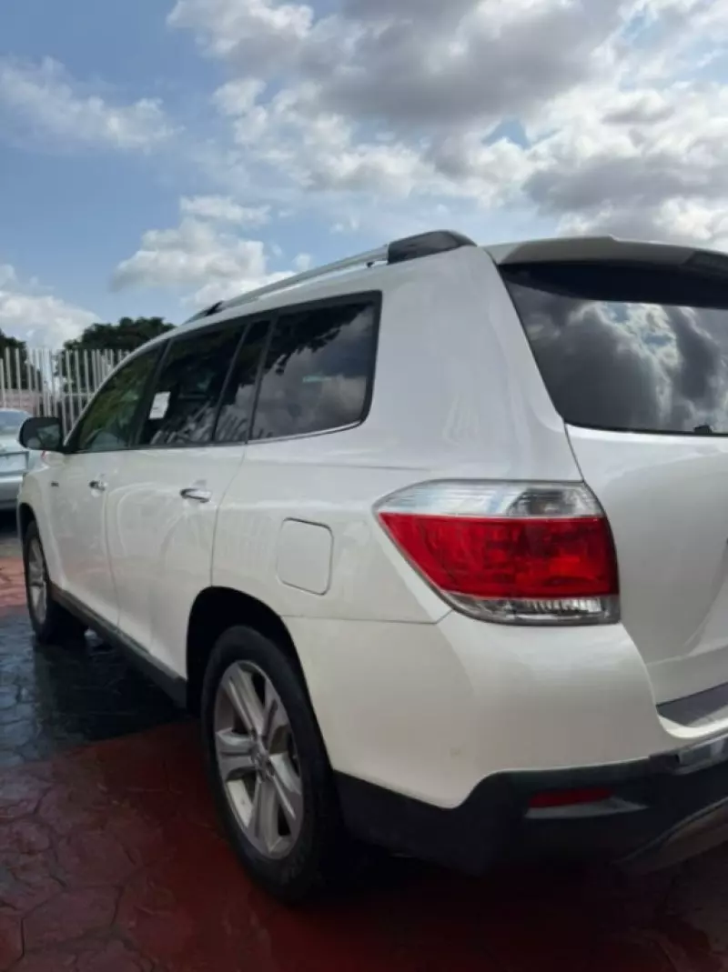 Toyota Highlander   - 2012