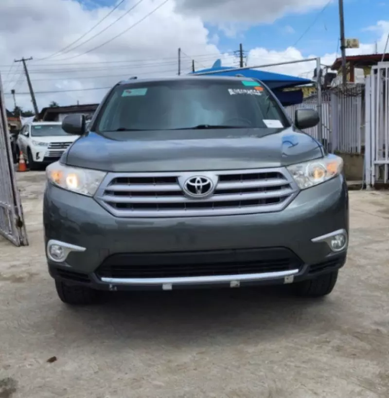Toyota Highlander   - 2012