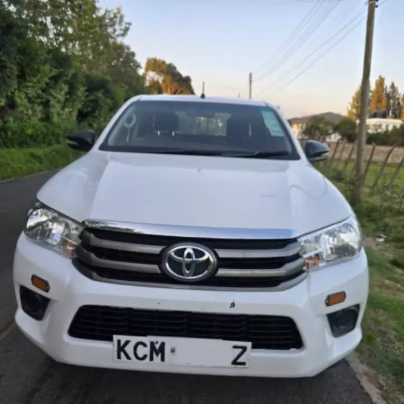 Toyota Hilux   - 2017