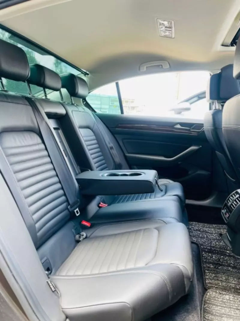 Volkswagen Passat   - 2018