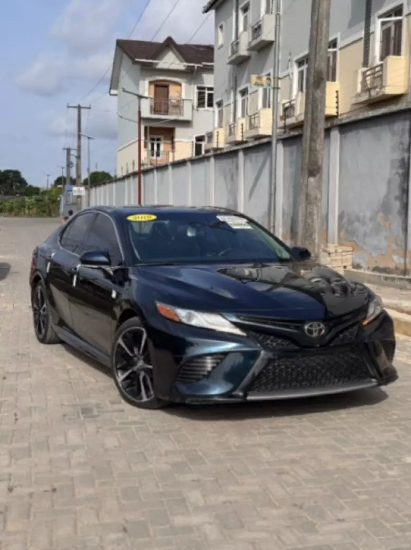 Toyota Camry   - 2018