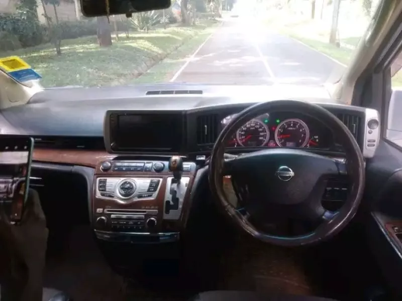 Nissan Elgrand   - 2008