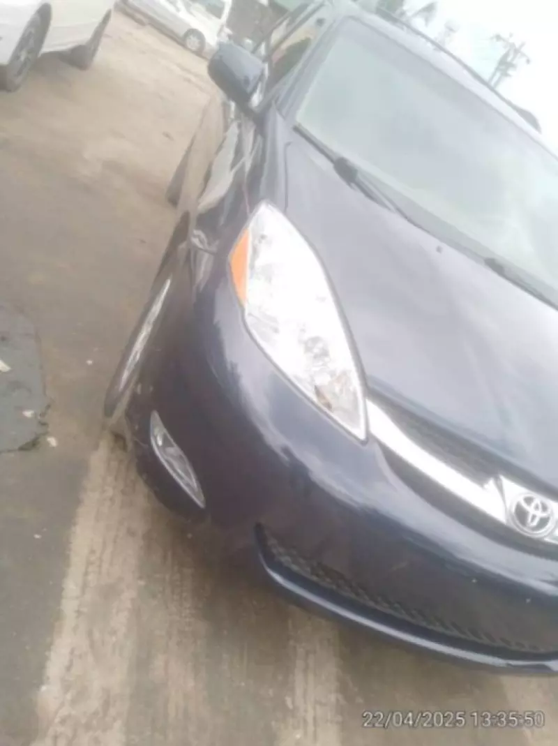 Toyota Sienna   - 2006
