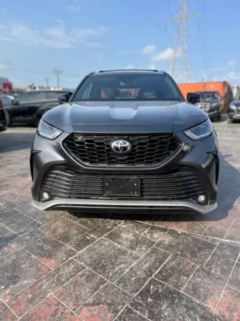 Toyota Highlander   - 2021