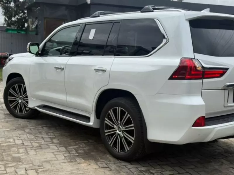 Lexus LX 570   - 2018