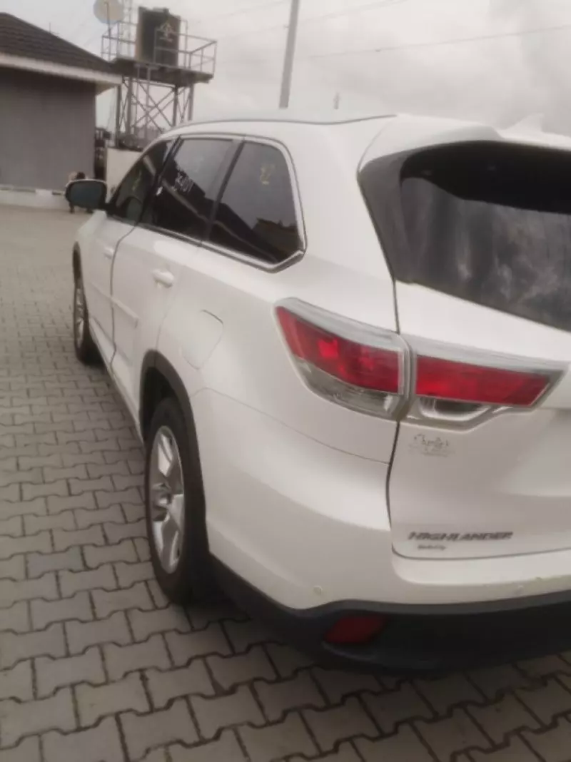 Toyota Highlander   - 2014