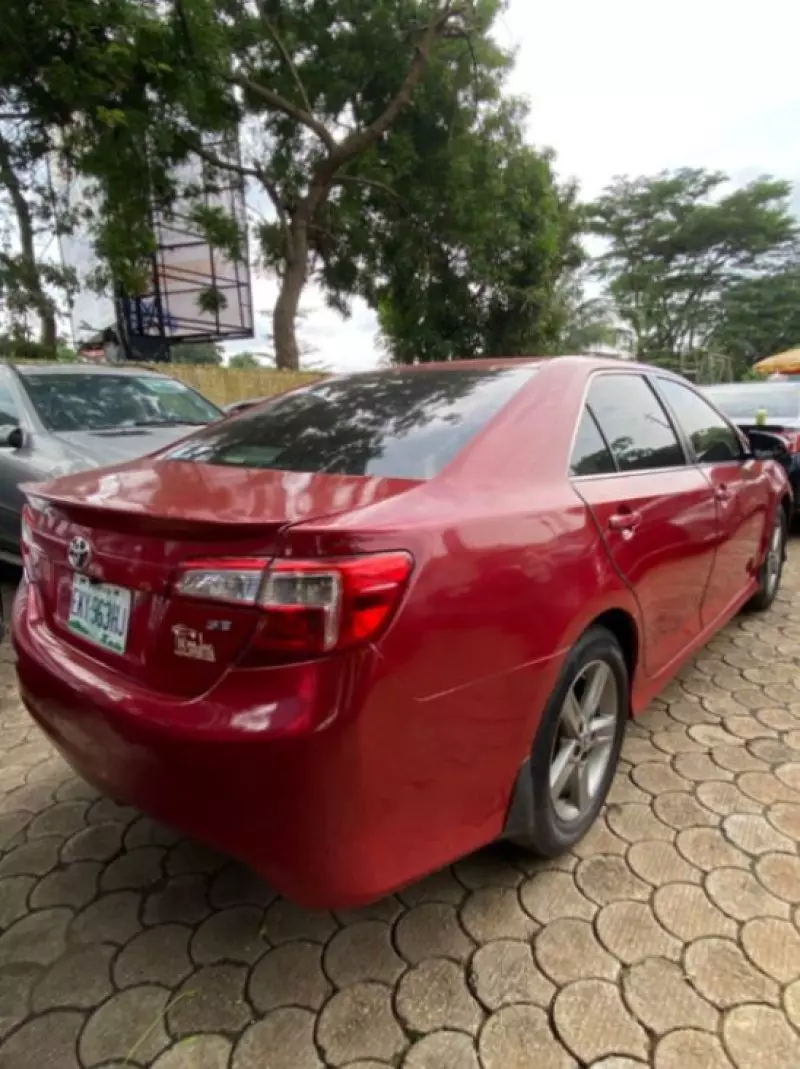 Toyota Camry   - 2014
