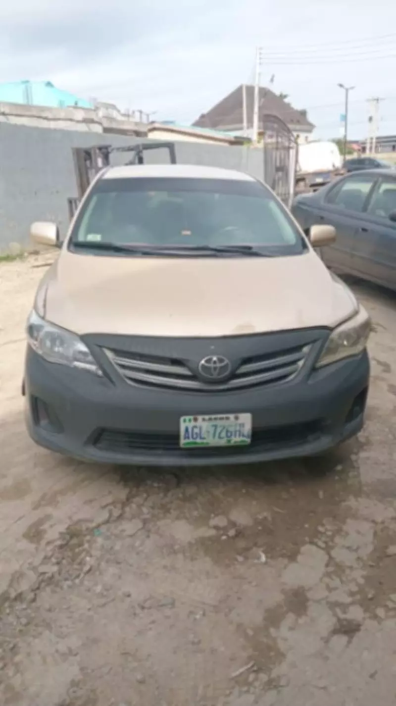 Toyota corolla   - 2013