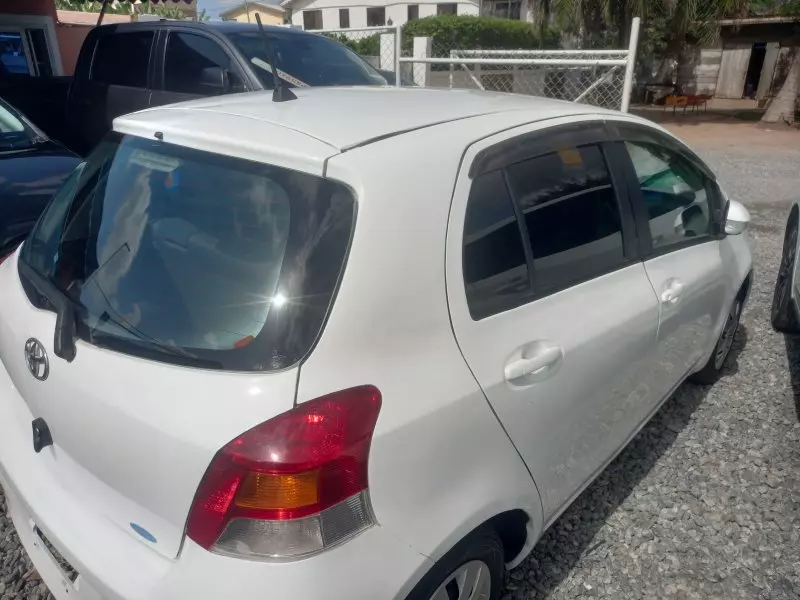 Toyota Vitz   - 2011