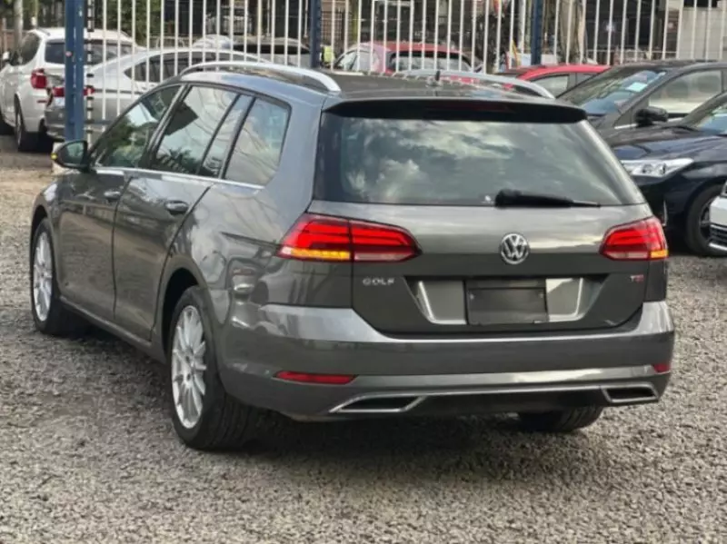 Volkswagen Golf   - 2018