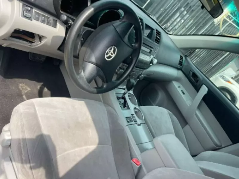 Toyota Highlander   - 2012