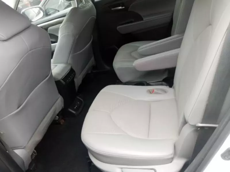 Toyota Highlander   - 2021