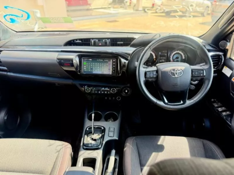 Toyota Hilux   - 2019