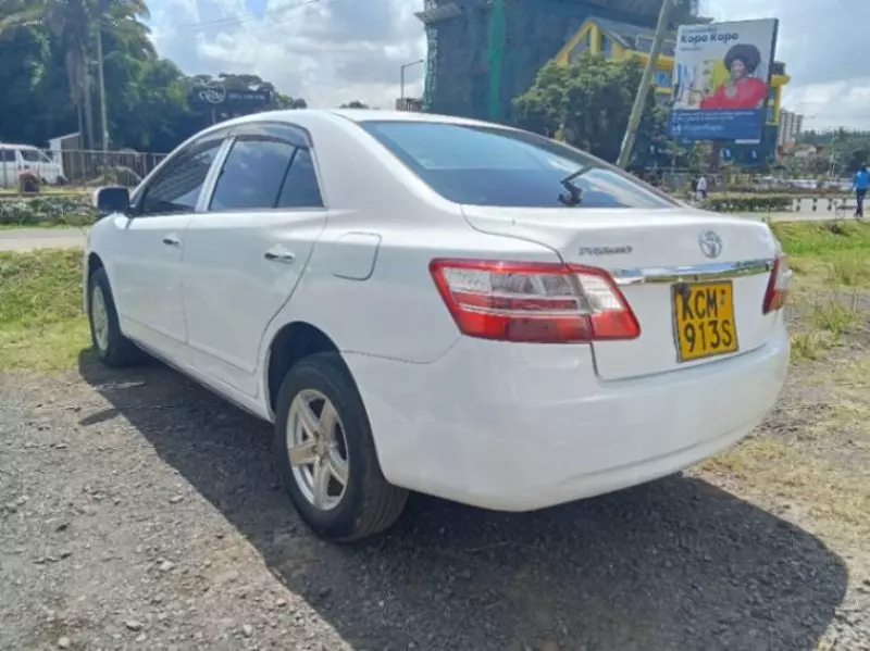 Toyota Premio    - 2010