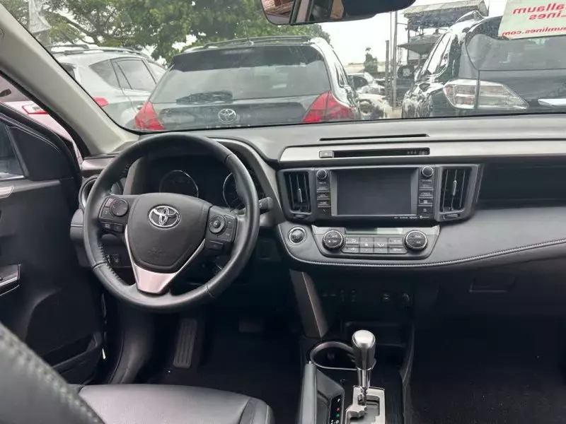 Toyota RAV 4   - 2017
