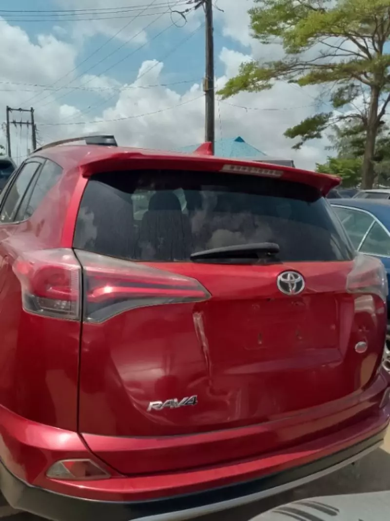Toyota RAV4   - 2018