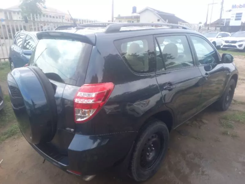 Toyota RAV 4   - 2011
