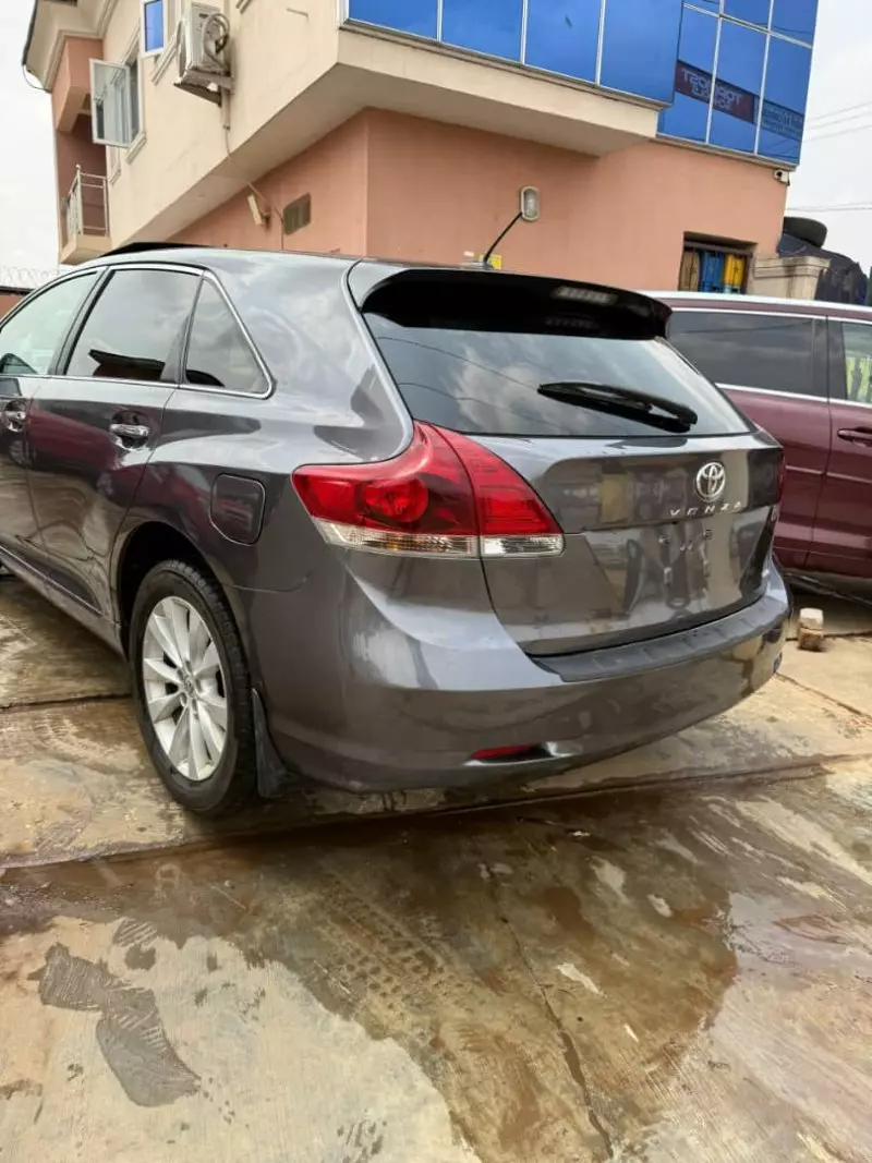 Toyota Venza   - 2013