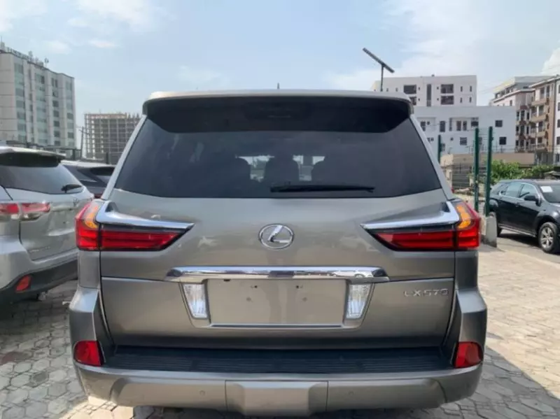Lexus LX