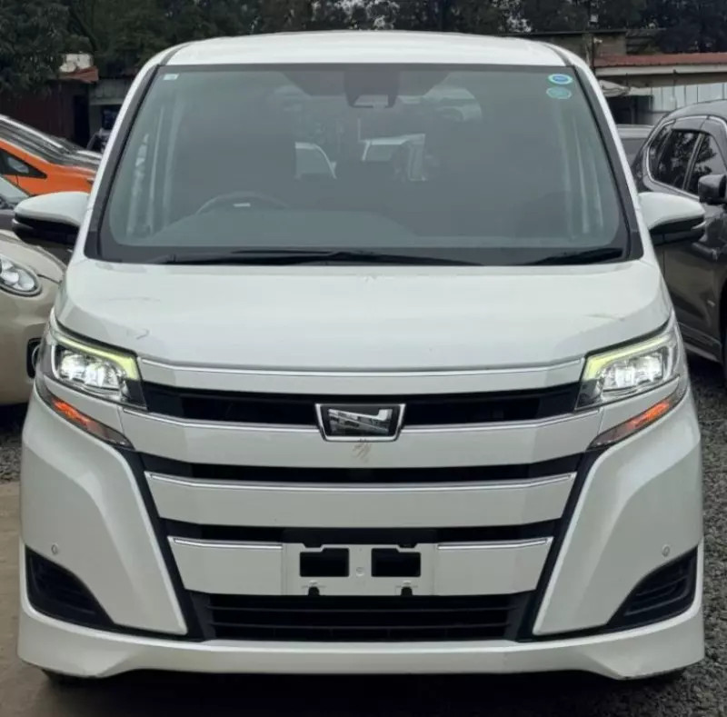 Toyota Noah   - 2018