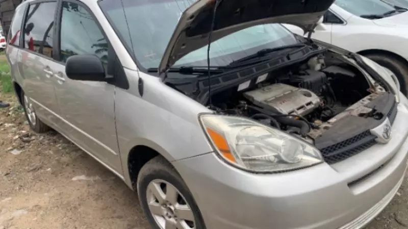Toyota Sienna   - 2006