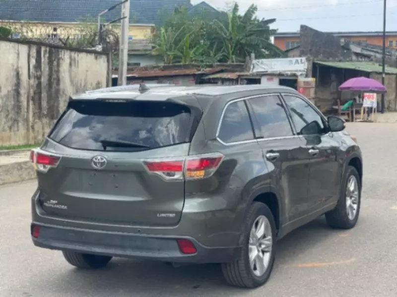 Toyota Highlander   - 2015