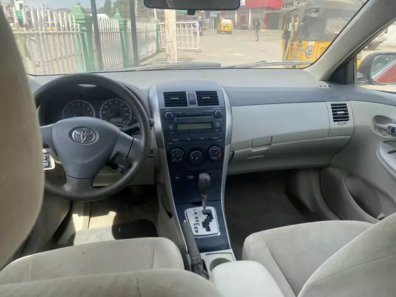 Toyota Corolla   - 2010