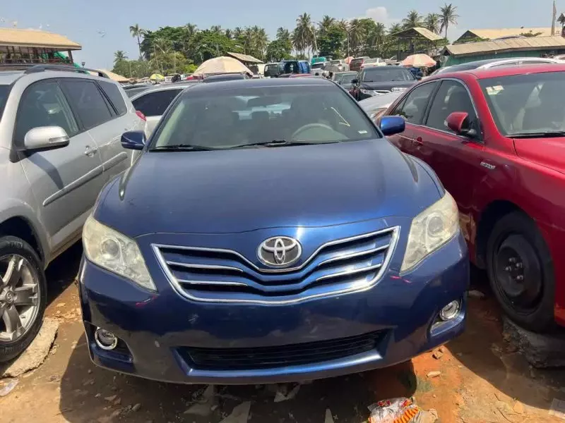 Toyota Camry   - 2011