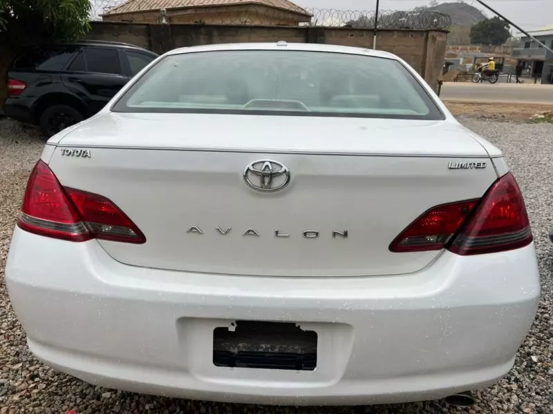 Toyota Avalon   - 2009
