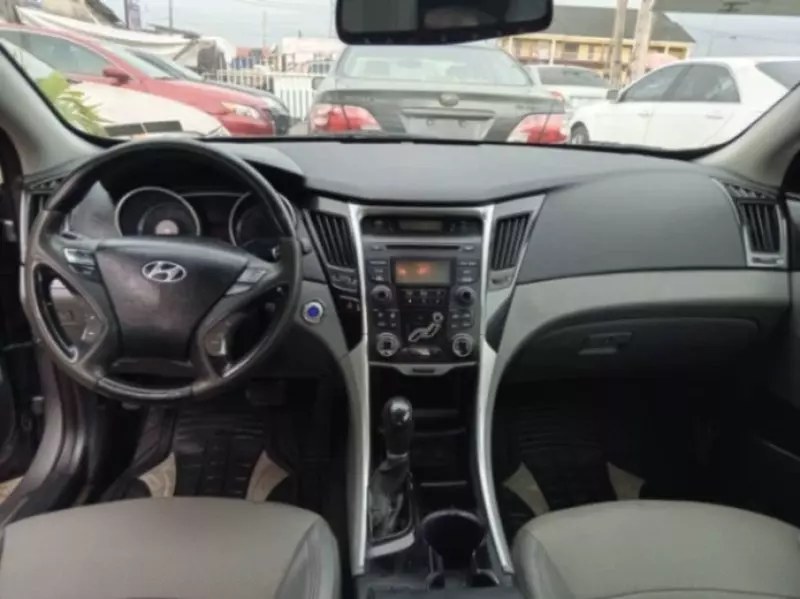 Hyundai Sonata   - 2013