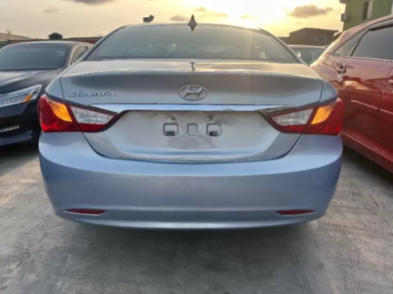 Hyundai Sonata   - 2011