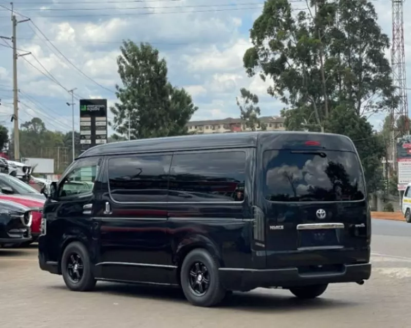 Toyota Hiace   - 2017