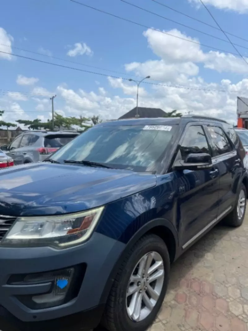 Ford Explorer   - 2016