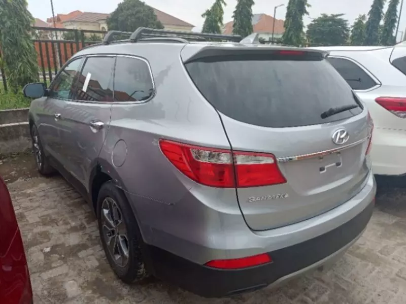 Hyundai Santa Fe   - 2014