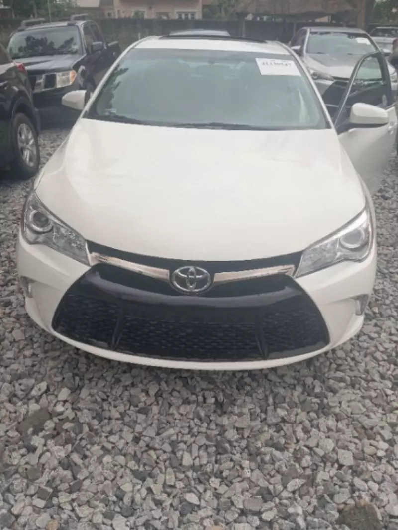 Toyota camry   - 2015