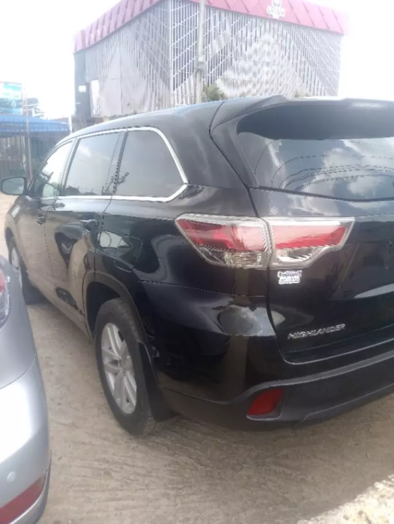 Toyota Highlander   - 2014