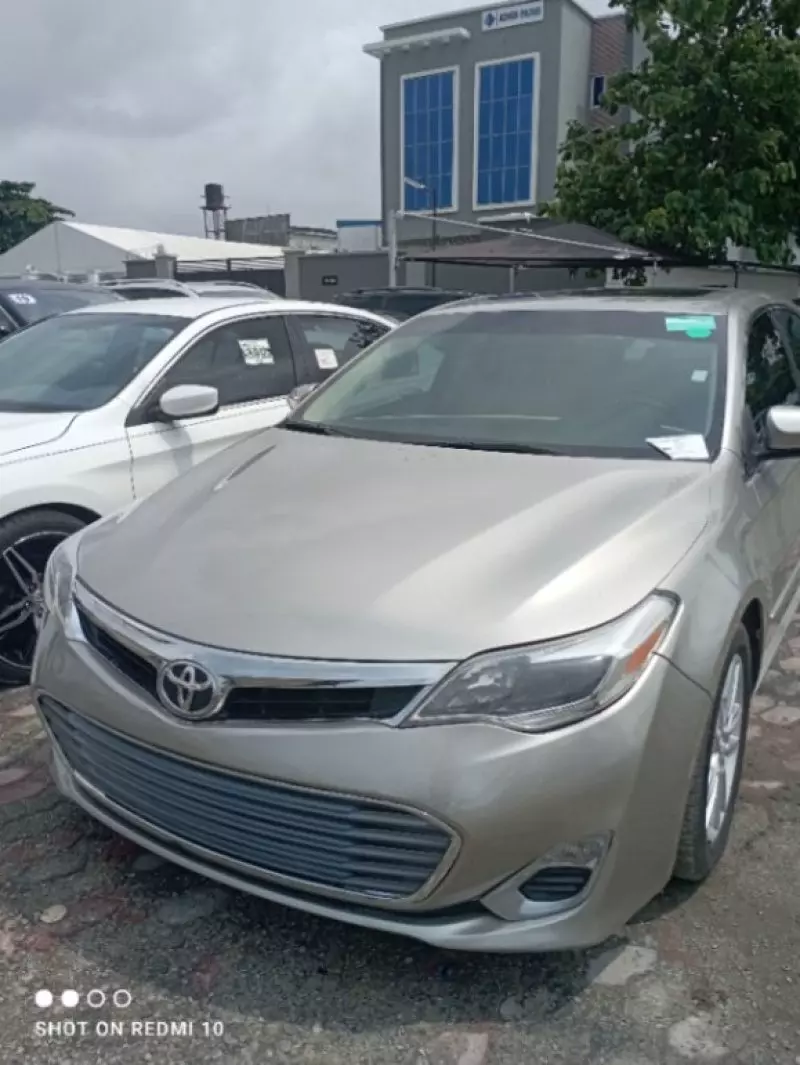 Toyota Avalon   - 2015