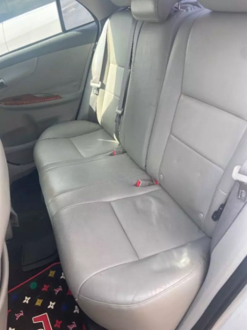 Toyota corolla   - 2010